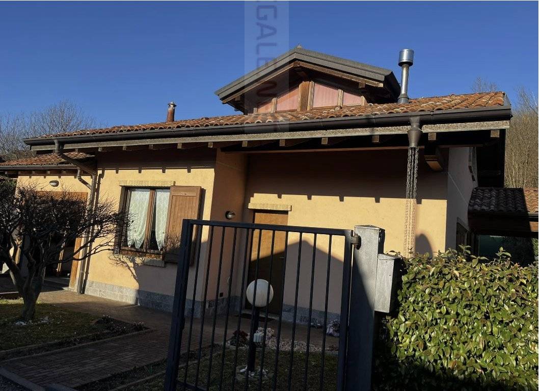 Дом с 2 спальнями в Безоццо, Италия № 291202