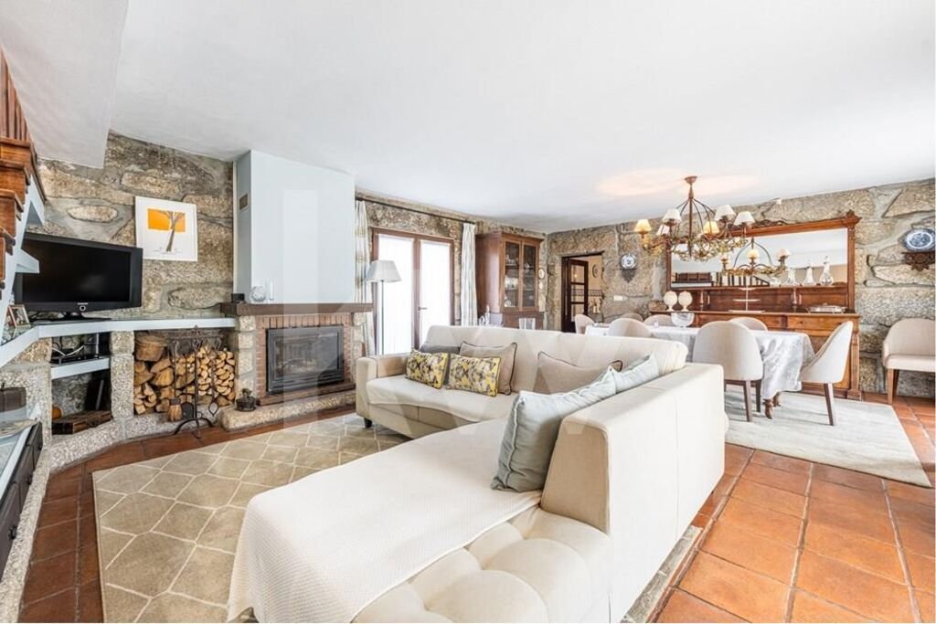 Villa de 4 dormitorios en Paredes, Portugal No. 134188