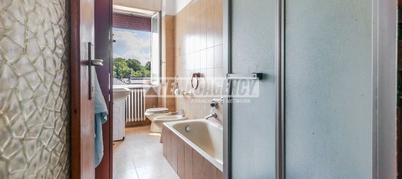 Квартира с 3 спальнями в Кормано, Италия № 357996 27