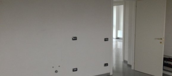 86m² Office in Bra, Italy No. 111372 10