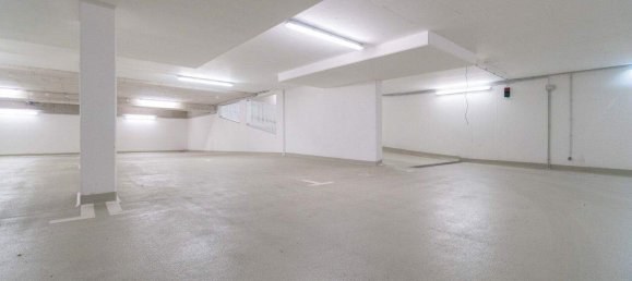 مرآب في Rudolfsheim-Funfhaus, Austria رقم 193424 3