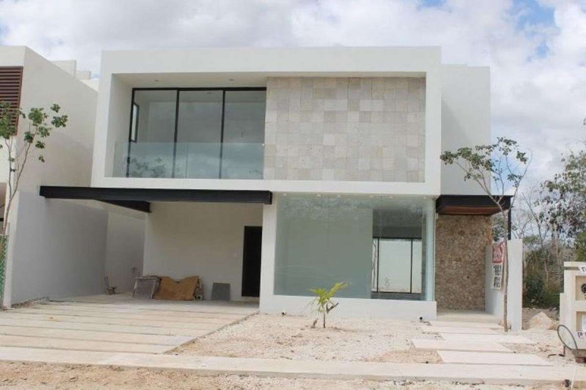 Casa de 3 dormitorios en Mérida, Mexico No. 16114