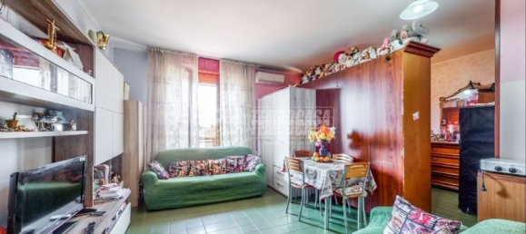 2 rooms Apartment in Modena, Italy No. 94545 5