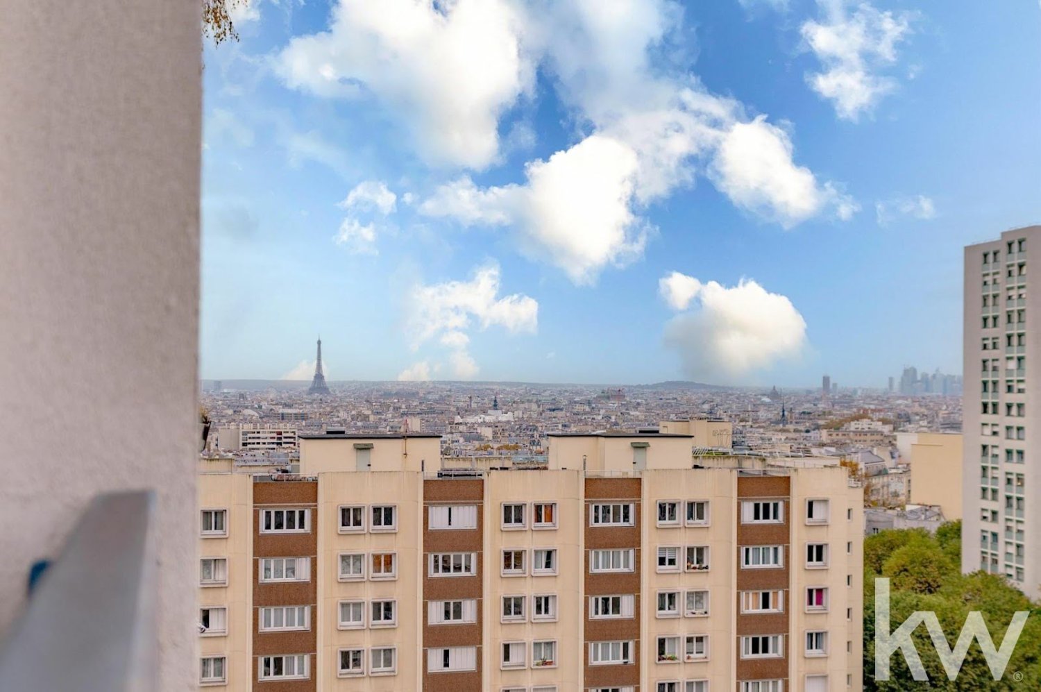 2 bedrooms Apartment in Paris, France No. 166727