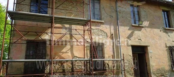 5 rooms House in Lugo, Italy No. 96236 64