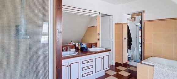 Casa de 5 dormitorios en Villecresnes, France No. 277266 4