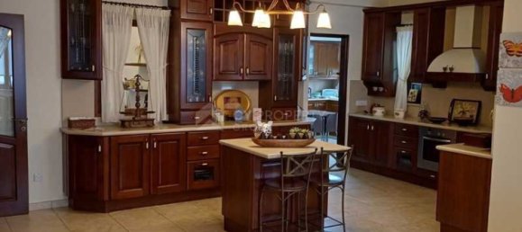 4 bedrooms House in Aradippou, Cyprus No. 7696 3