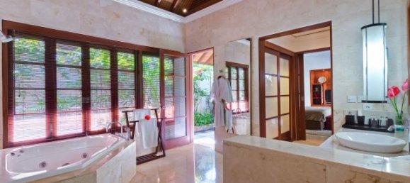 4 bedrooms Villa in Seminyak, Indonesia No. 3010 20