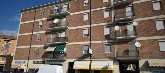4 rooms Apartment in Piacenza, Italy No. 95630 2