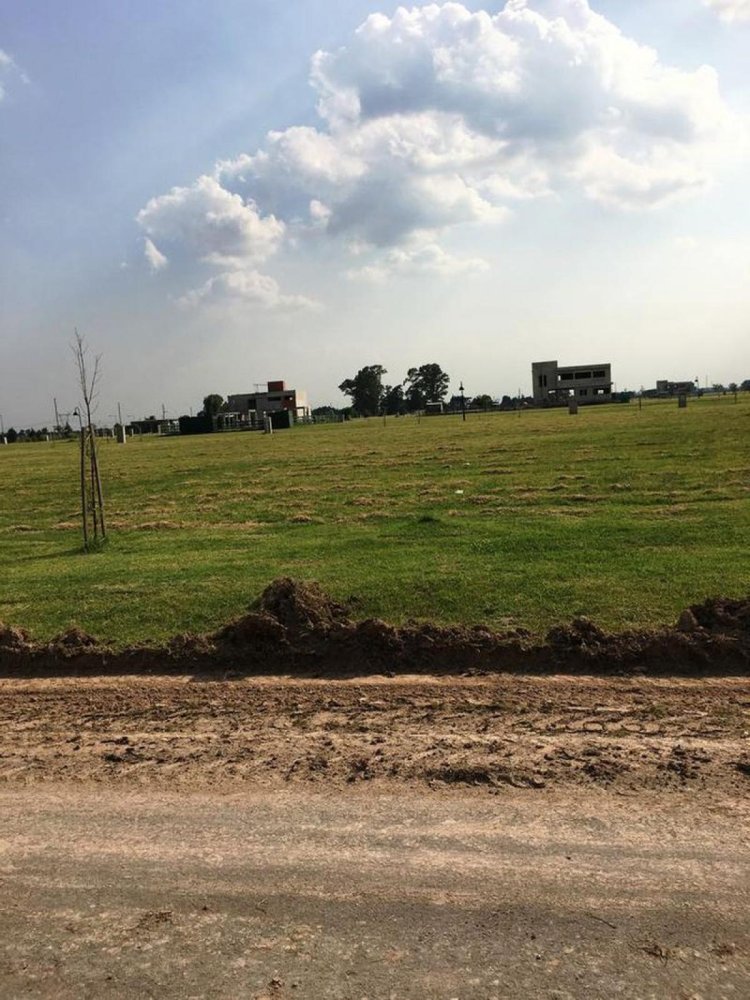 Grundstück in Ezeiza, Argentina, Nr. 46263