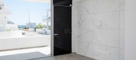 4 chambres Maison à Paralimni, Cyprus No. 7136 13