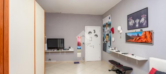 Apartamento de 3 habitaciónes en Turin, Italy No. 106793 2
