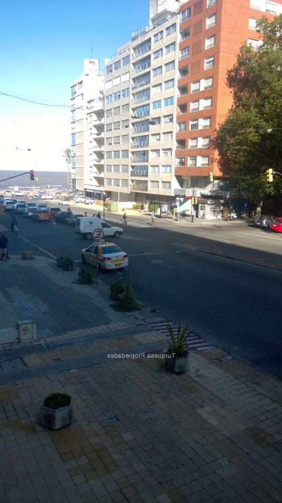 3 bedrooms Apartment in Montevideo, Uruguay No. 9000