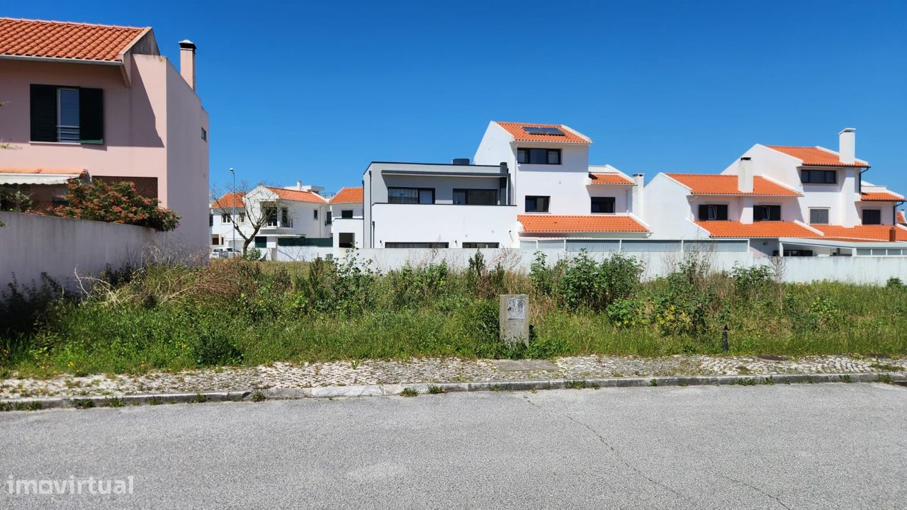 Terrain à Marinha Grande, Portugal 319m² No. 316235