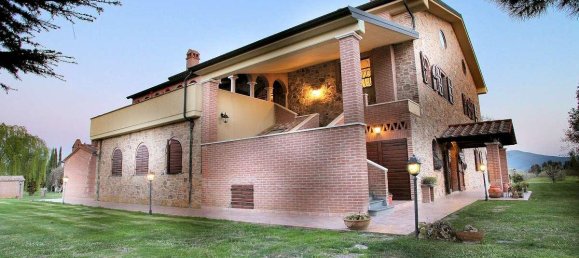 6 bedrooms Villa in Scarlino, Italy No. 189 2