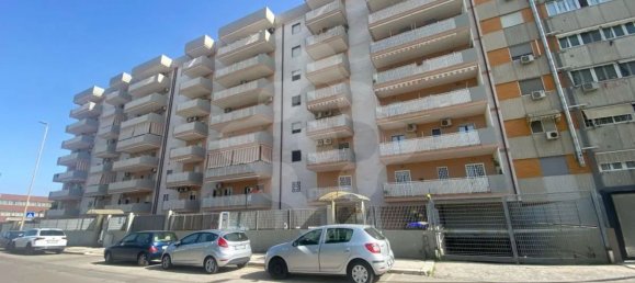 Квартира с 3 комнатами в Бари, Италия № 35418 2