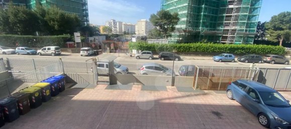 Квартира с 3 комнатами в Бари, Италия № 35418 6