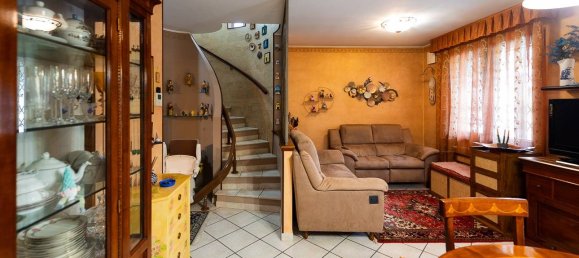 3 Schlafzimmer Villa in Segrate, Italy, Nr. 363781 10