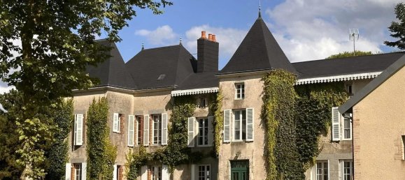7 bedrooms Castles in Vendee, France No. 307068 3