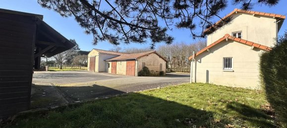 7 bedrooms Castles in Vendee, France No. 307068 27