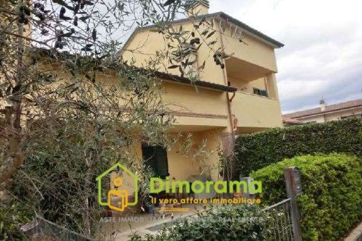 4-salle Appartement à Spoleto, Italy No. 42185