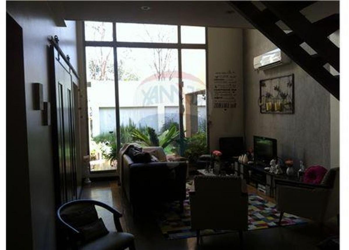 Casa de 3 dormitorios en Quilmes, Argentina No. 51820