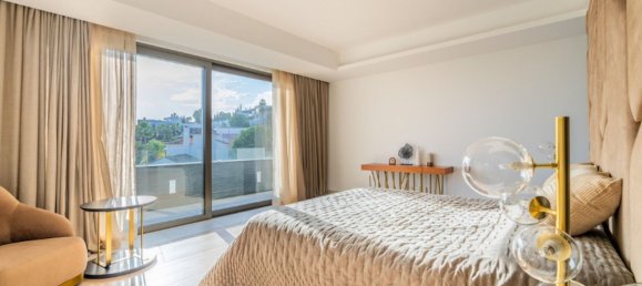 4 bedrooms Villa in Malaga, Spain No. 23993 12