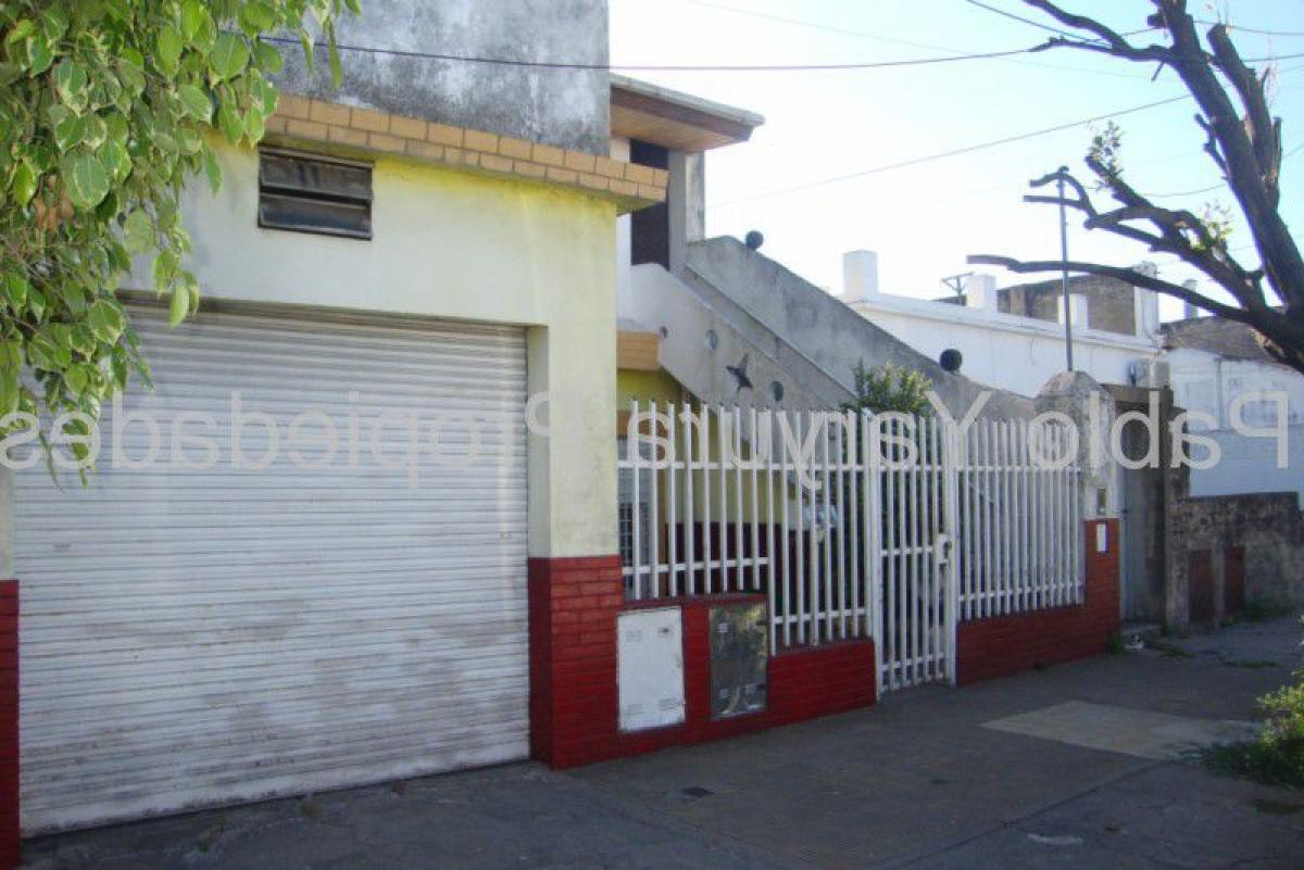 Casa de 2 dormitorios en Tres de Febrero, Argentina No. 5372