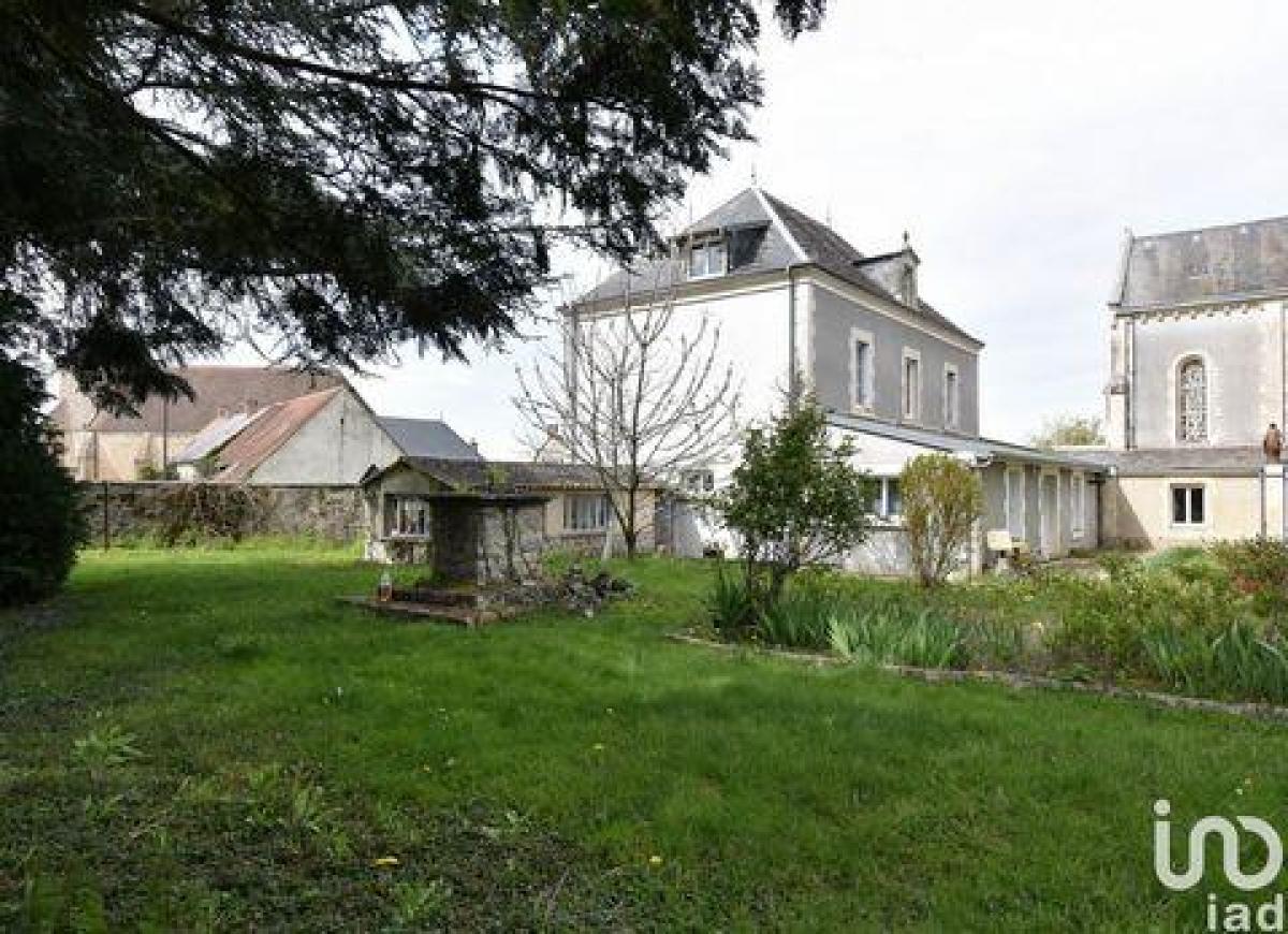 9 bedrooms House in La Souterraine, France No. 28601