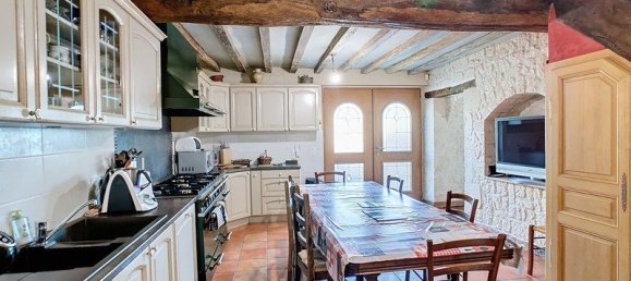 8 bedrooms House in Celle, France No. 73140 2