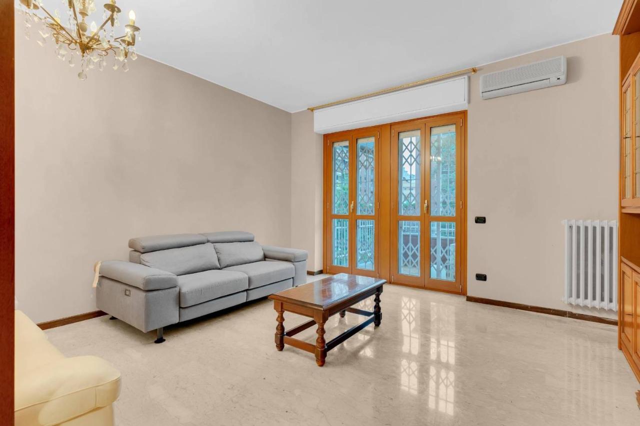 3غرفة شقة في Milan, Italy رقم 241892