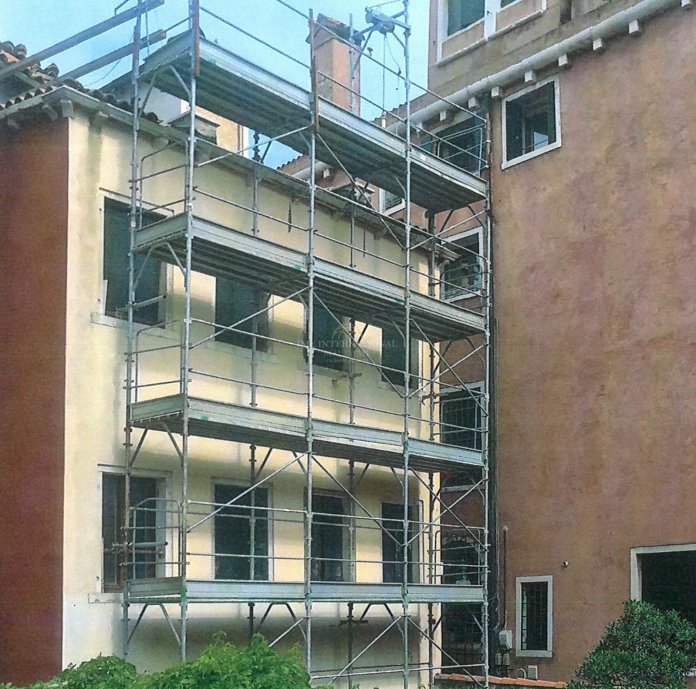 9 rooms Villa in Venice, Italy No. 298051