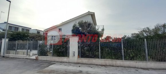 5 rooms Villa in Ischitella, Italy No. 114076 2