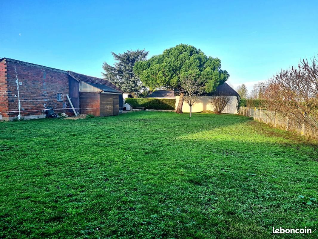 561m² Land in Chilleurs-aux-Bois, France No. 89528