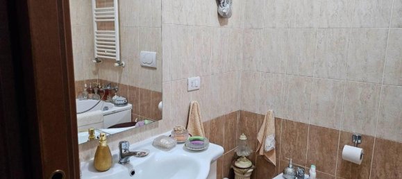3 rooms Apartment in Rome, Italy No. 30899 3