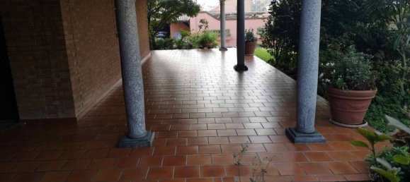 5 rooms Apartment in Muggiò, Italy No. 4131 2