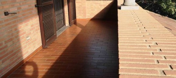 5 rooms Apartment in Muggiò, Italy No. 4131 6