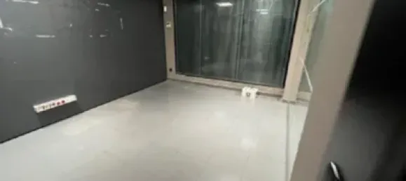 80m² Commercial property in Mostoles, Spain No. 84264 3