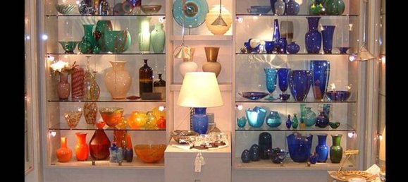 Коммерческая недвижимость с 2 комнатами в Лукка, Италия № 140285 4