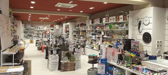 Коммерческая недвижимость с 2 комнатами в Лукка, Италия № 140285 11