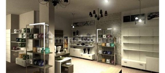 Коммерческая недвижимость с 2 комнатами в Лукка, Италия № 140285 7