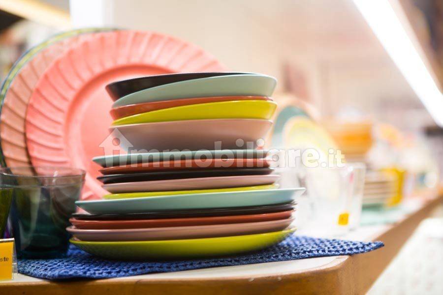 Коммерческая недвижимость с 2 комнатами в Лукка, Италия № 140285