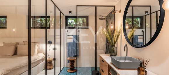 5 bedrooms Villa in Marbella, Spain No. 104305 8