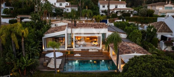 5 bedrooms Villa in Marbella, Spain No. 104305 17