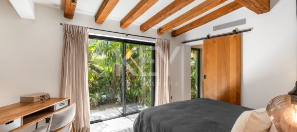 5 bedrooms Villa in Marbella, Spain No. 104305 2