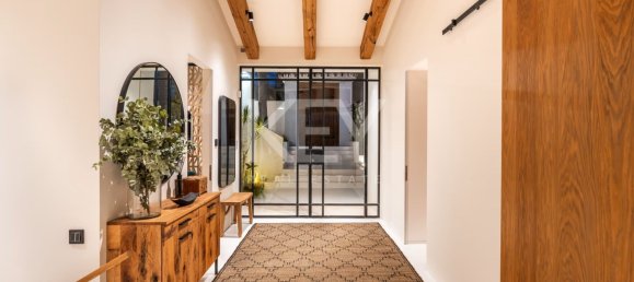 5 bedrooms Villa in Marbella, Spain No. 104305 6