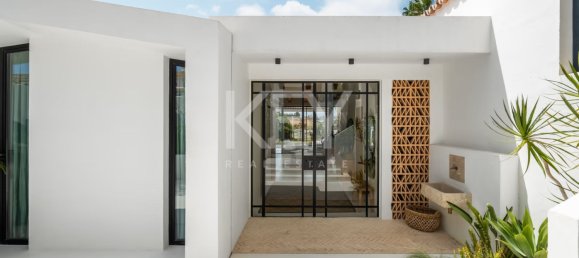 5 bedrooms Villa in Marbella, Spain No. 104305 13