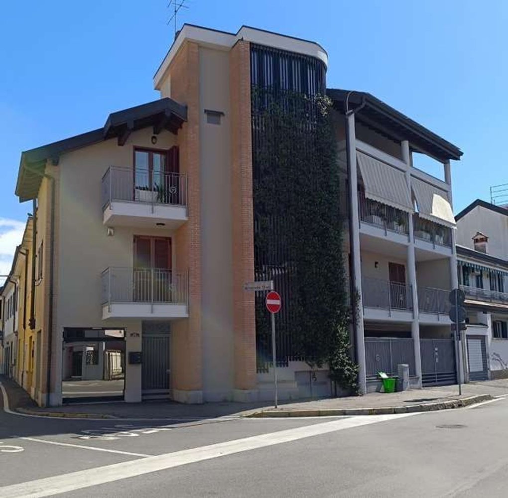 3 rooms Apartment in Bareggio, Italy No. 187585