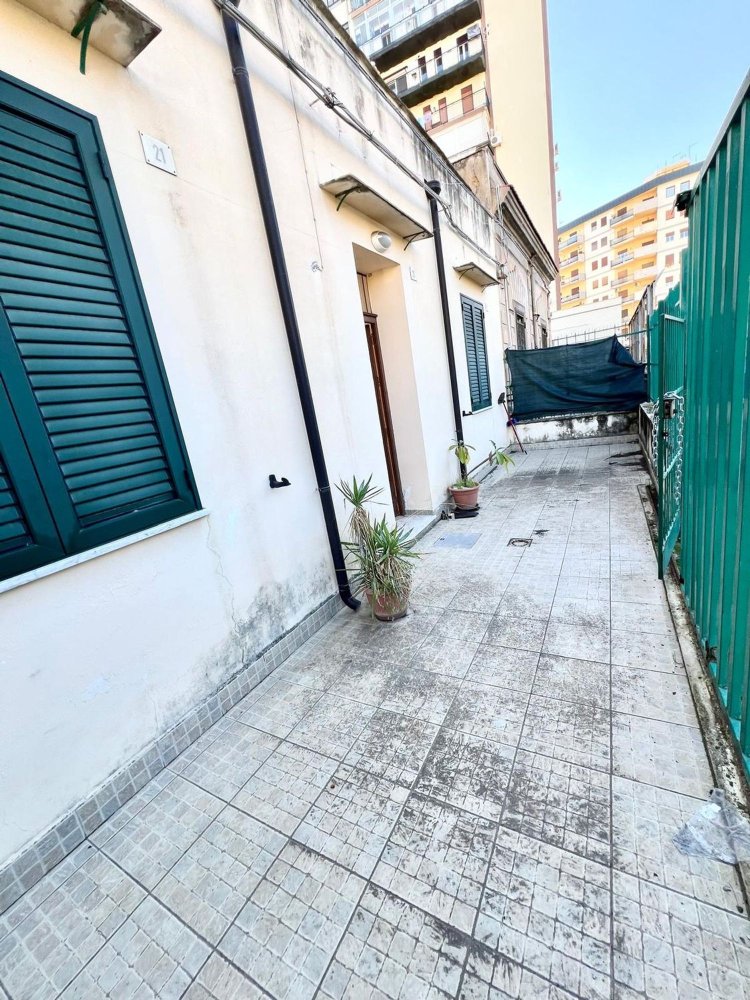 Квартира с 3 комнатами в Палермо, Италия № 37091