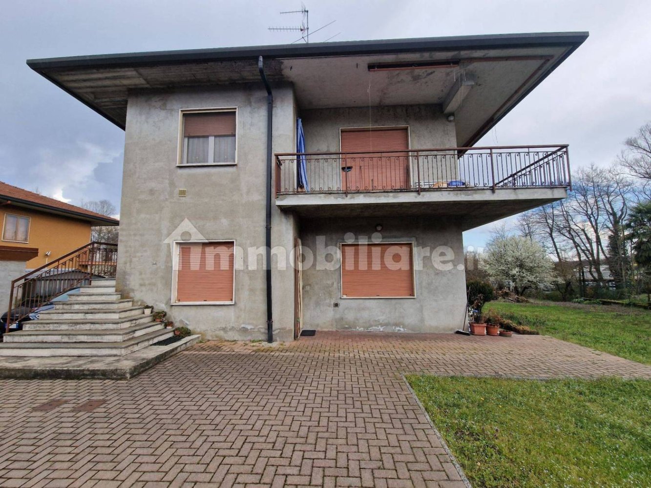 6 bedrooms Villa in Biandronno, Italy No. 314104